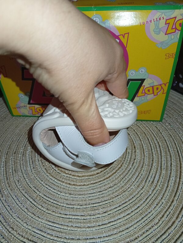 Sandalias blanca y plata zapy - Imagen 3