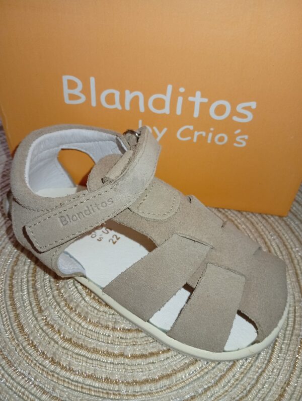 Sandalia serraje arena blanditosby crios